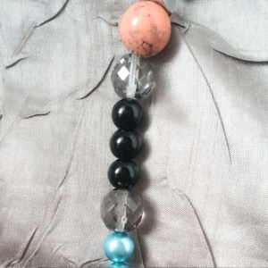 Smycken som förmedlar en känsla av karaktär och pondus, med ett uttryck av elegans och personlig prägel.